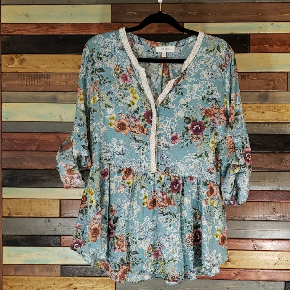 Umgee 1XL boho floral pullover peplum blouse.
